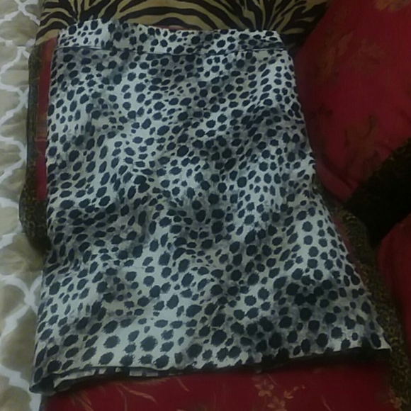 EVAN PICONE SKIRT- Waist 19.5" Flat - Picture 5 of 9